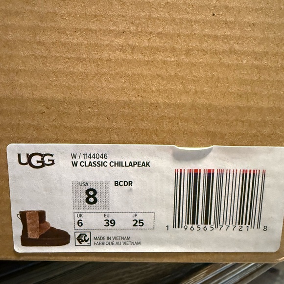BNIB RARE COLOR FOR USA CHILLAPEAK UGGS - Picture 8 of 9